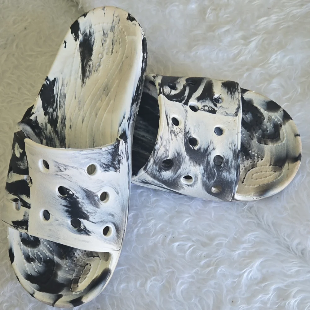 CROCS‎ Men's Monochrome Swirl Sandals